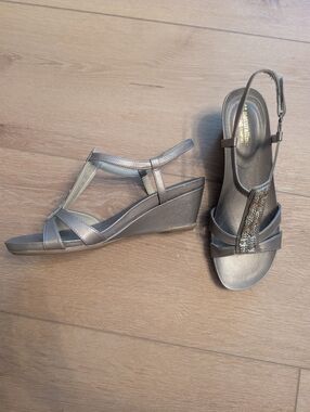 Naturalizer Women’s Spirit Taupe Gem-Embellished Wedge Sandals, size 9, new